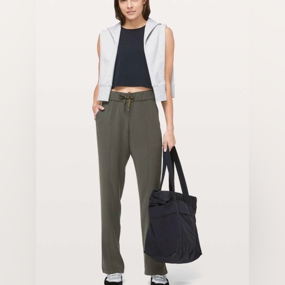 Lululemon On the Right Track Pant
Dark Olive / Black size 4